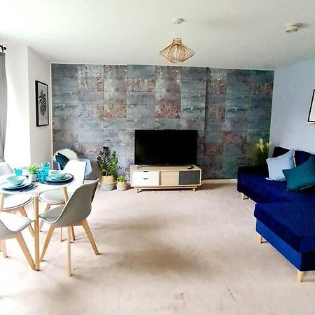 Stylish 2 Bedroom Apartment / Free Gated Parking Glasgow Buitenkant foto