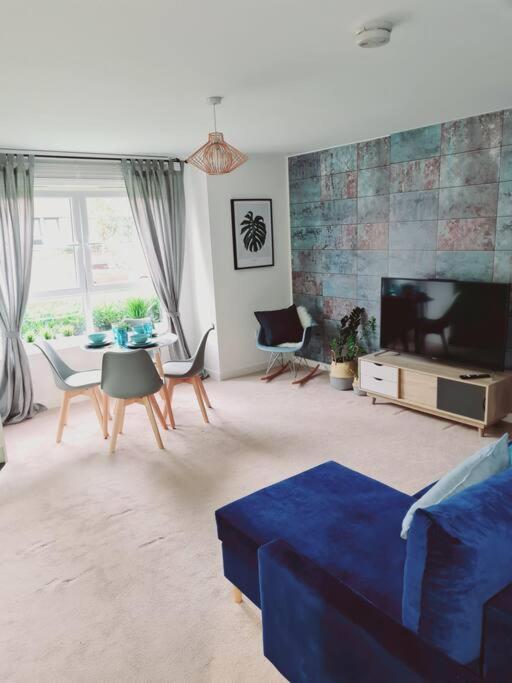 Stylish 2 Bedroom Apartment / Free Gated Parking Glasgow Buitenkant foto